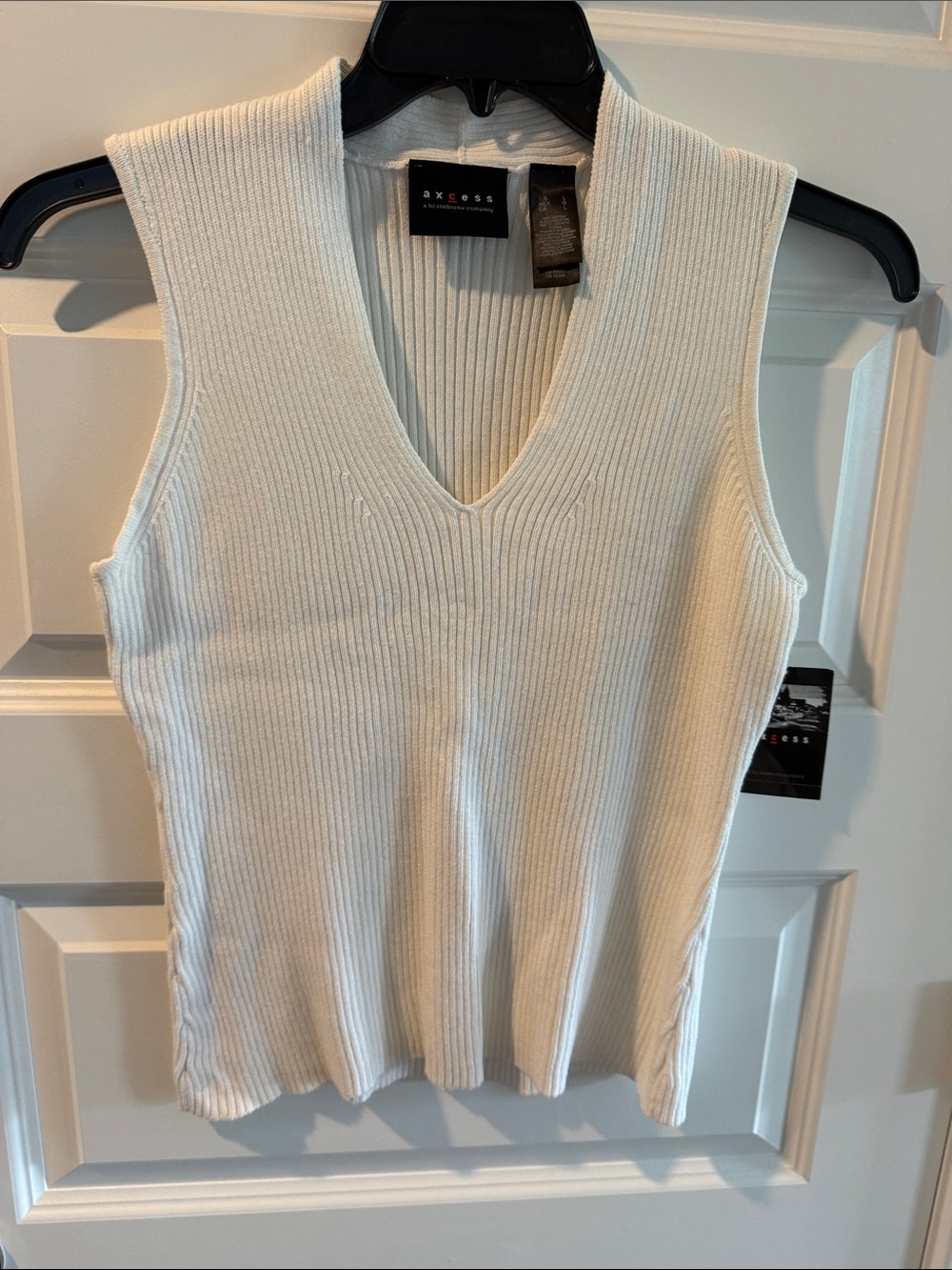 Liz Claiborne Cream Ribbed V-Neck Sleeveless Tank AXCESS L LARGE BLEACH WHITE NW